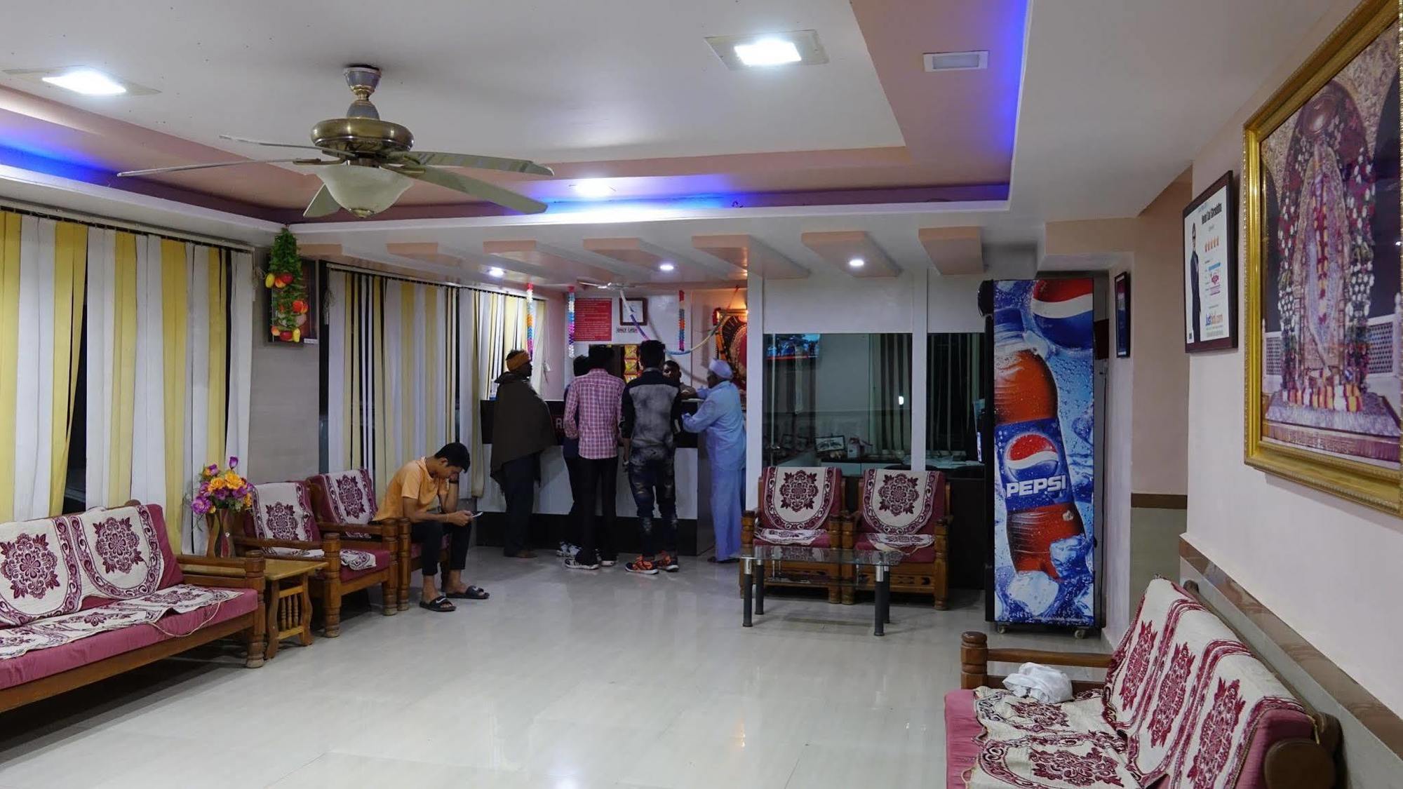 Hotel Sai Shraddha Shirdi Zewnętrze zdjęcie